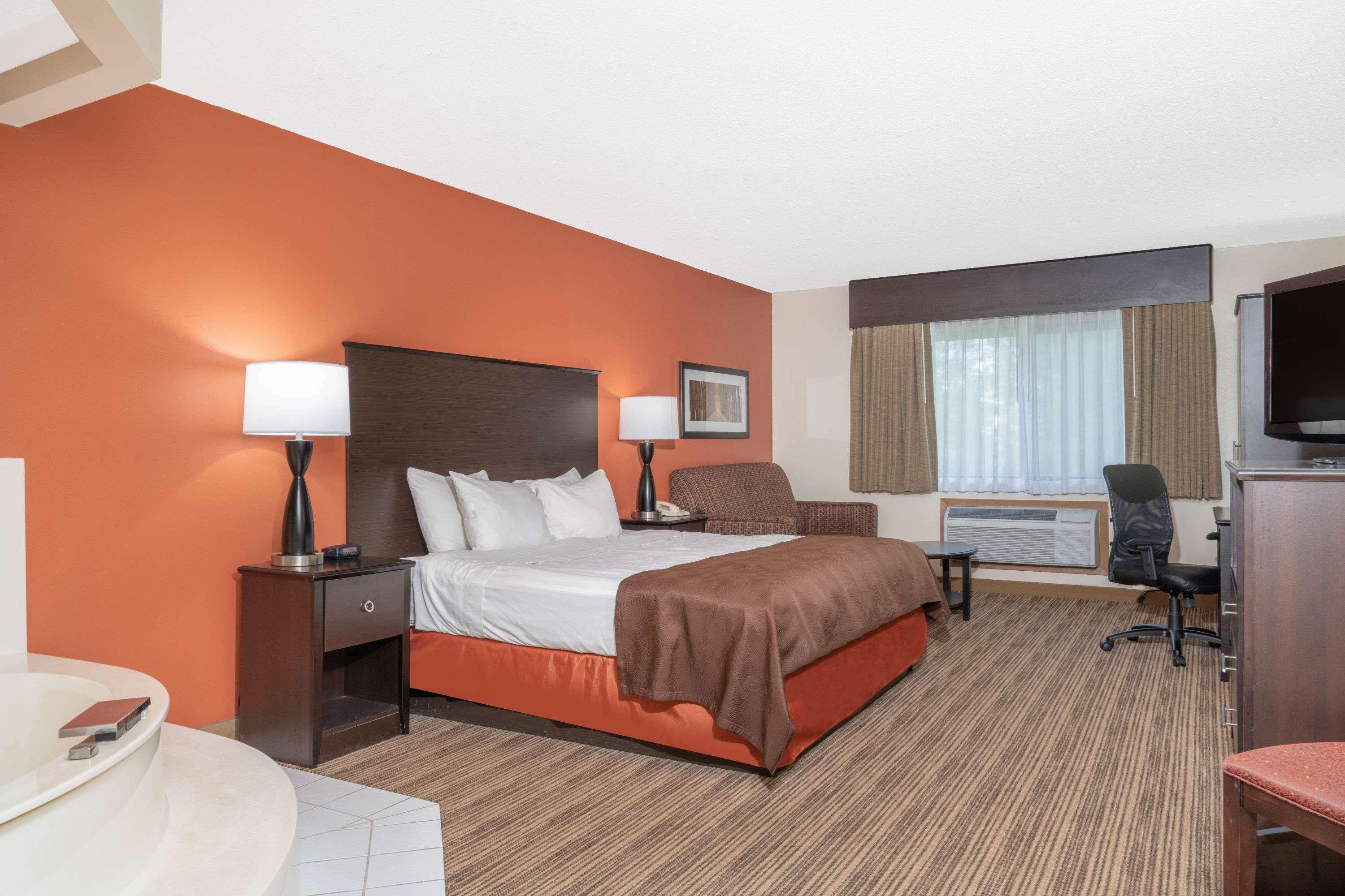 Americinn By Wyndham Rogers Екстер'єр фото