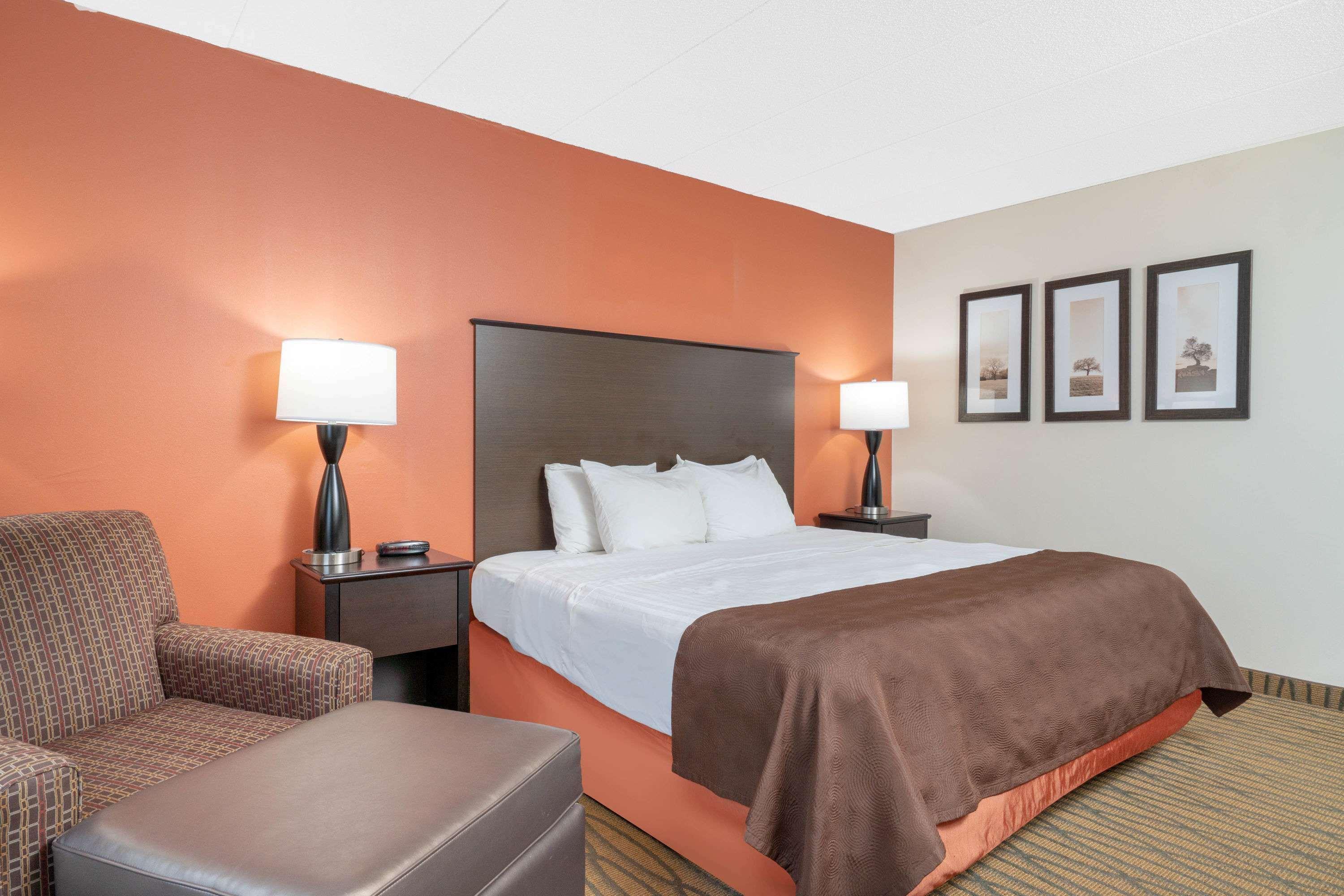 Americinn By Wyndham Rogers Екстер'єр фото
